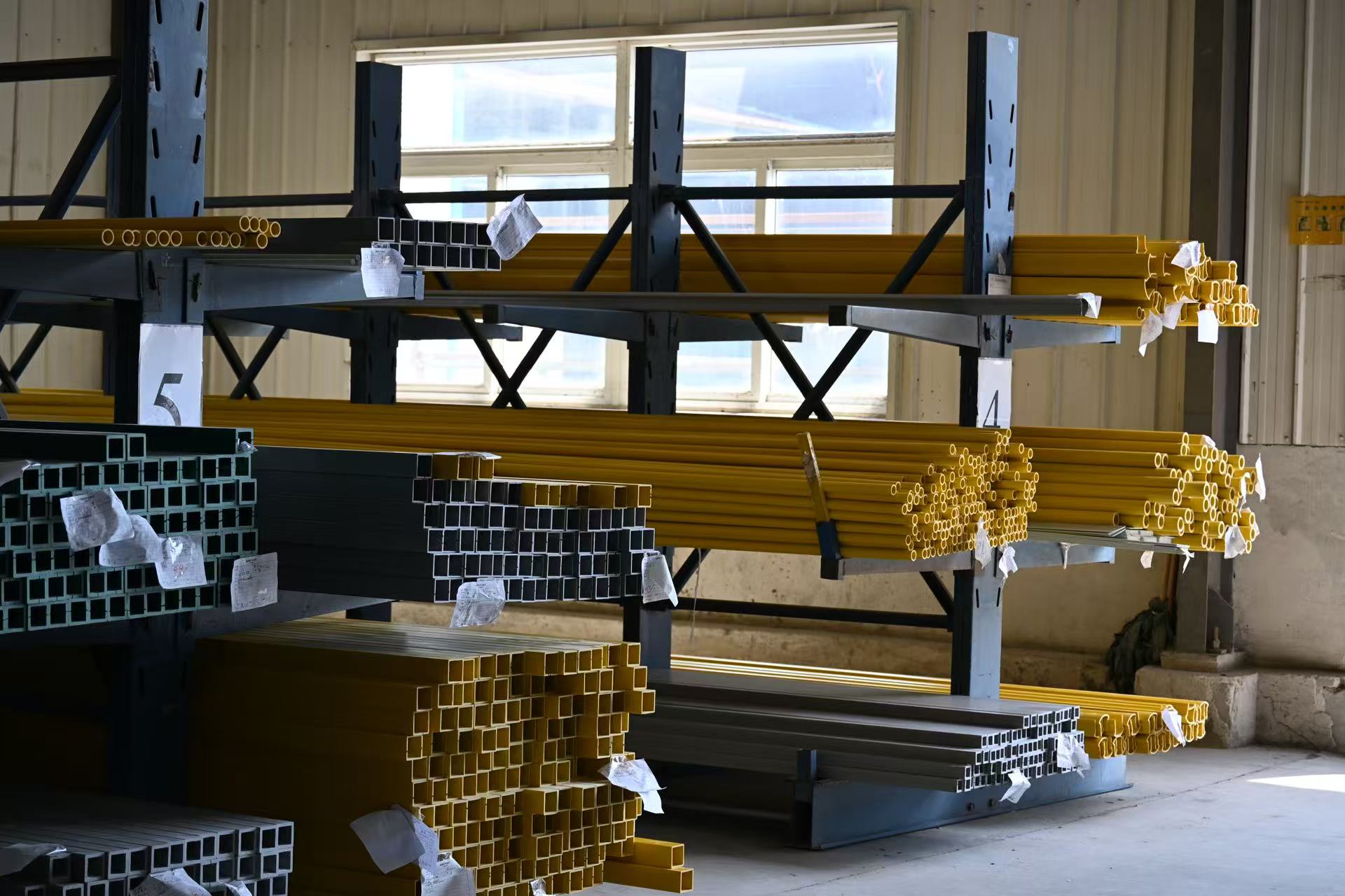 Tre tipi di profili in fibra di vetro in resina: differenze di prestazioni, analisi dei vantaggi e adattamento dell'applicazione